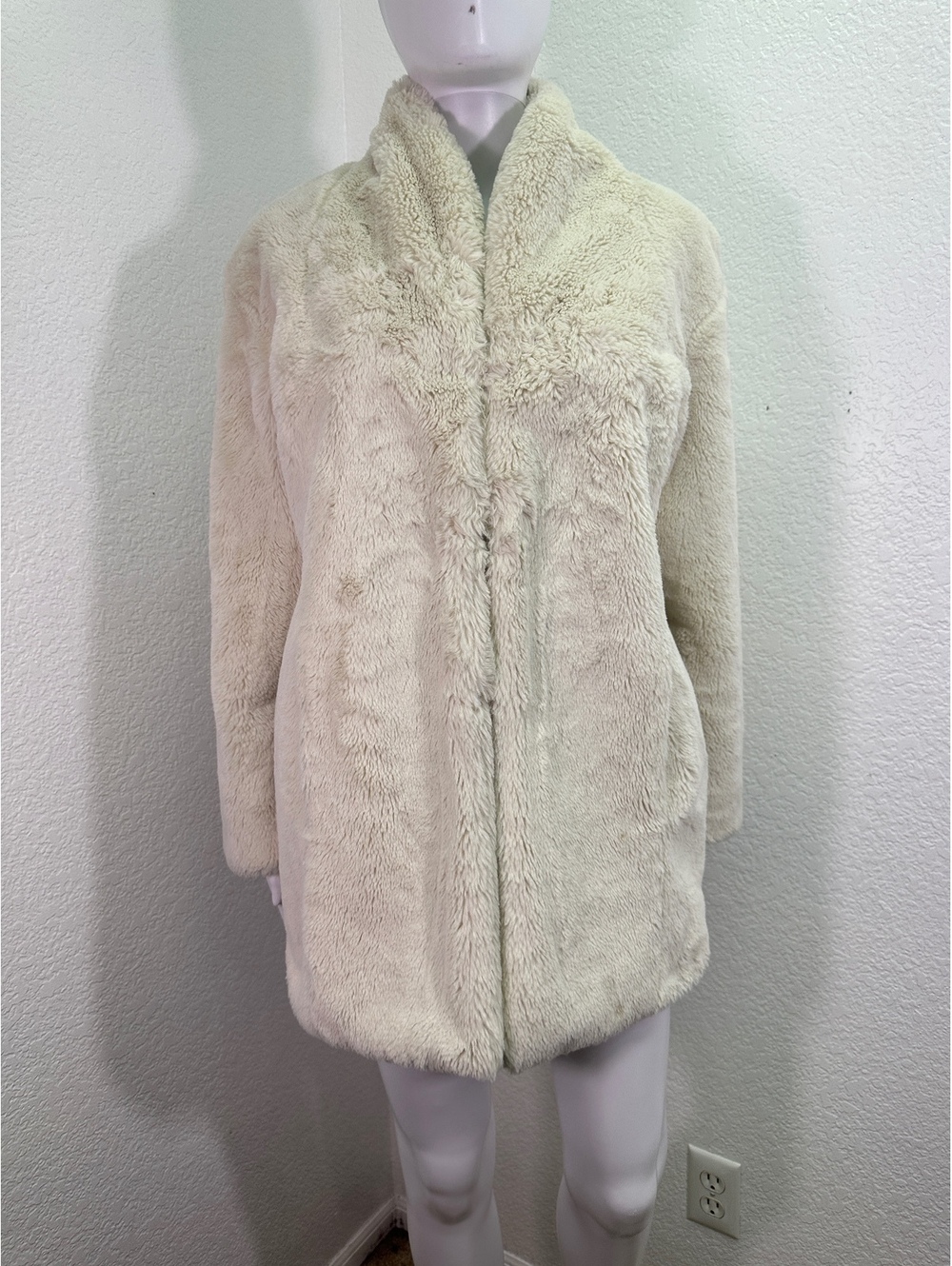 Women’s Sz XS Express Cream Faux Fur Plush Teddy Coat Softgirl Fuzzy Winter